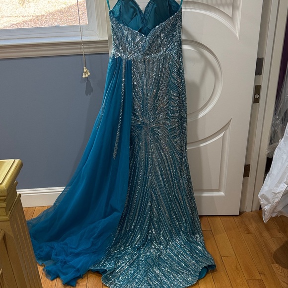 Elegant Teal Sequin Wedding Dress - Picture 6 of 10